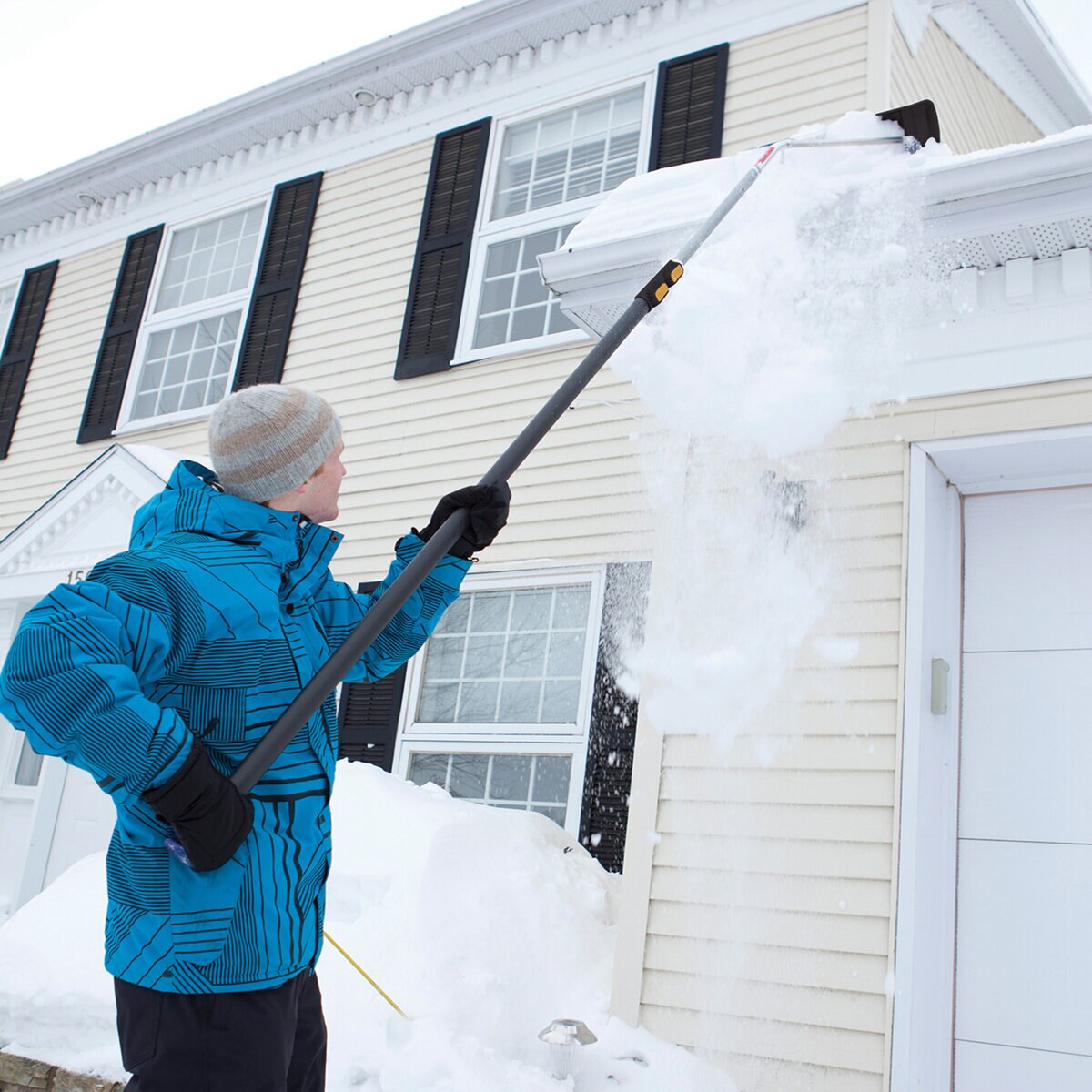 True Temper Telescoping Roof Rake 72 in. x 24 in. x 6 in | SiteOne US