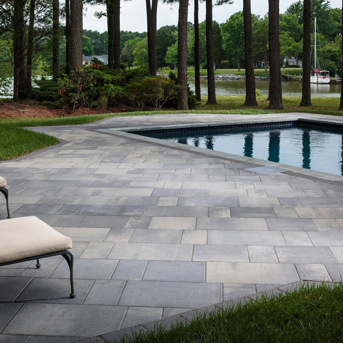 Belgard Lafitt Grana Slab 50 mm Bluestone (140 sq. ft./pallet) | SiteOne US