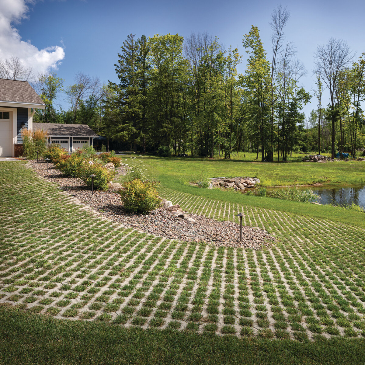Belgard Turfstone Gray 16 in. x 24 in. 80 mm (128 sq. ft./pallet ...