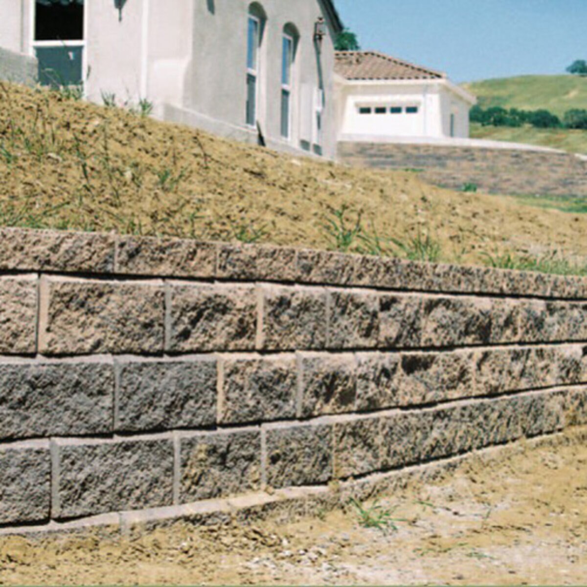 Keystone Vantage Wall Block Tan (40 pc./pallet) | SiteOne US