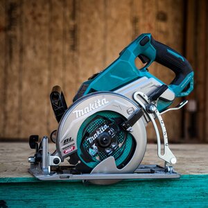Makita 40V Max XGT Brushless Cordless Rear Handle 7-1/4 in. Circular Saw Kit, Bag, w/ one battery (4.0 Ah)