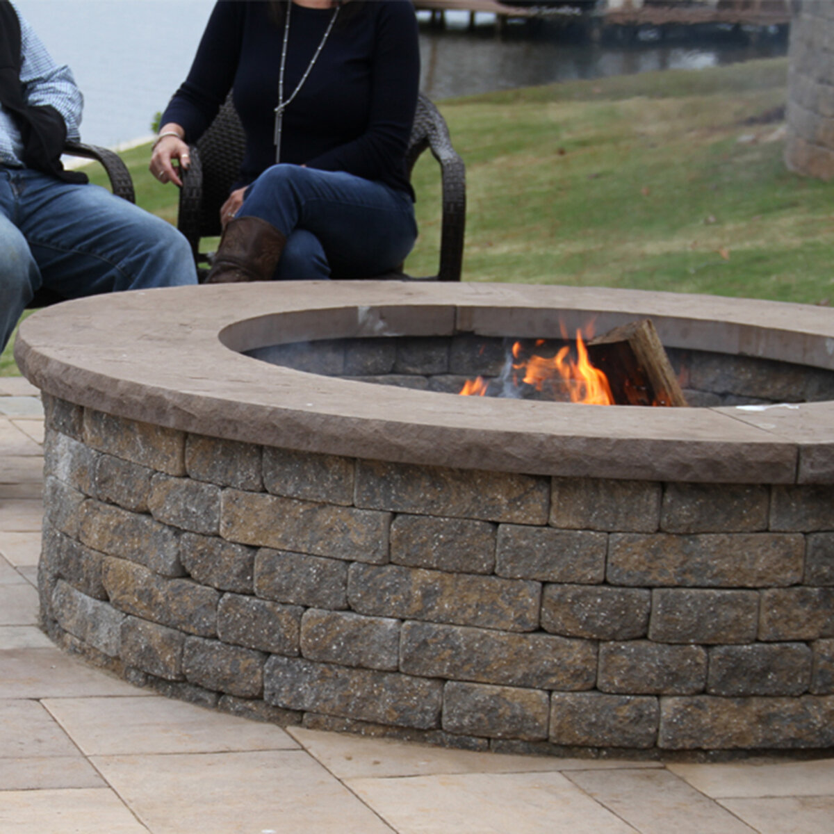 Newline Stoneledge Rock Face Fire Pit Coping Mocha | SiteOne US