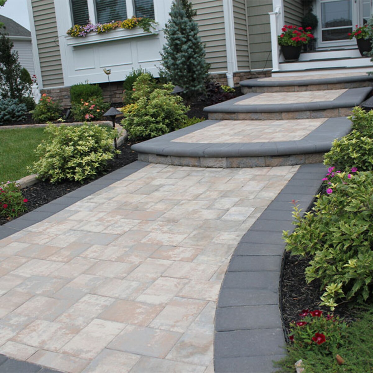 Nicolock Rustico Graphite Pearl 6 in. x 9 in | SiteOne US