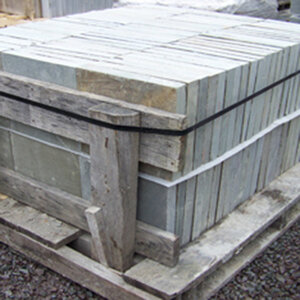 Dimensional Bluestone Full Color Natural Cleft 1 in. x 18 in. x 18 in.