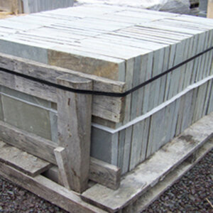 Dimensional Bluestone Full Color Natural Cleft 1 1/2 in. x 18 in. x 18 in.