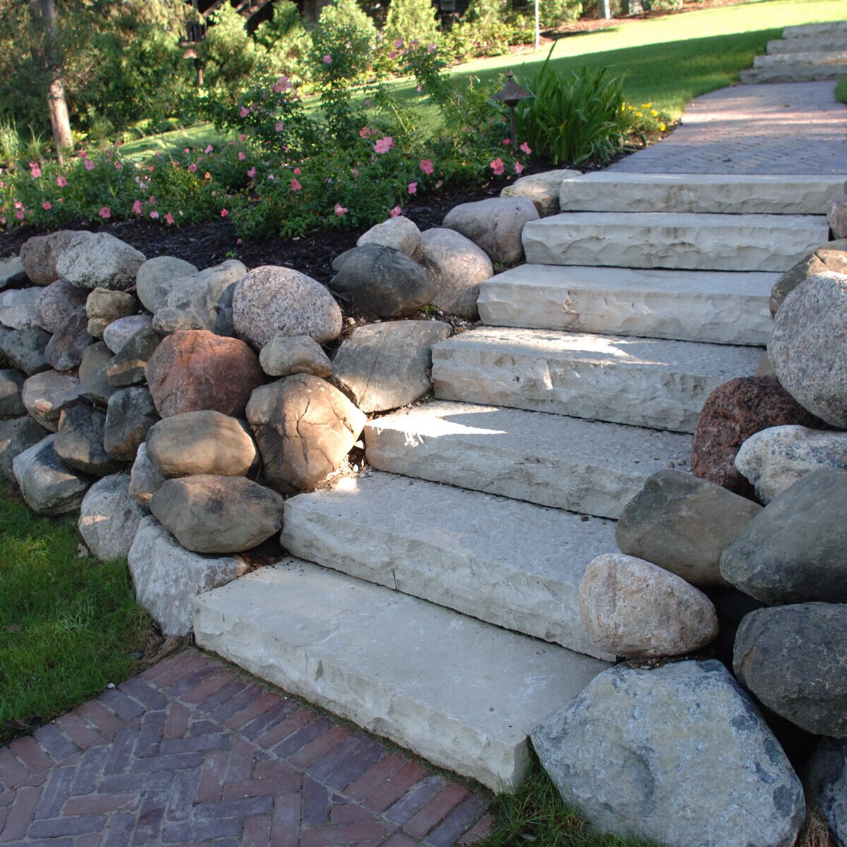 Step Eden Limestone Rockface 6-7 in. x 24 in. x 48 in | SiteOne US