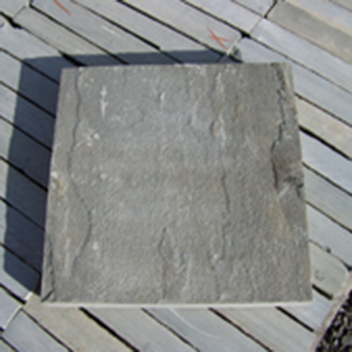 Dimensional Bluestone Full Color Natural Cleft 1 1/2 in. x 24 in. x 30 ...