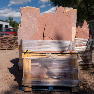 Flagstone Lyons Red Premium Stand Up 1 1/4 - 1 3/4 in.