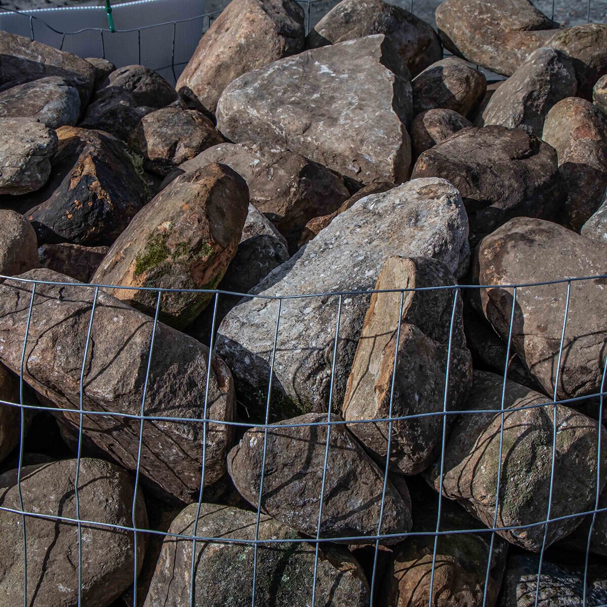 Palletized River Rock Tennessee Weathered | SiteOne US