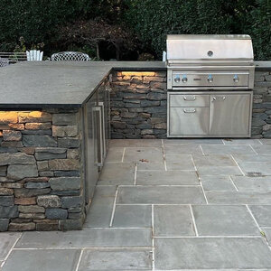 Sawn Thin Veneer Fieldstone Dark Ledgestone Flats
