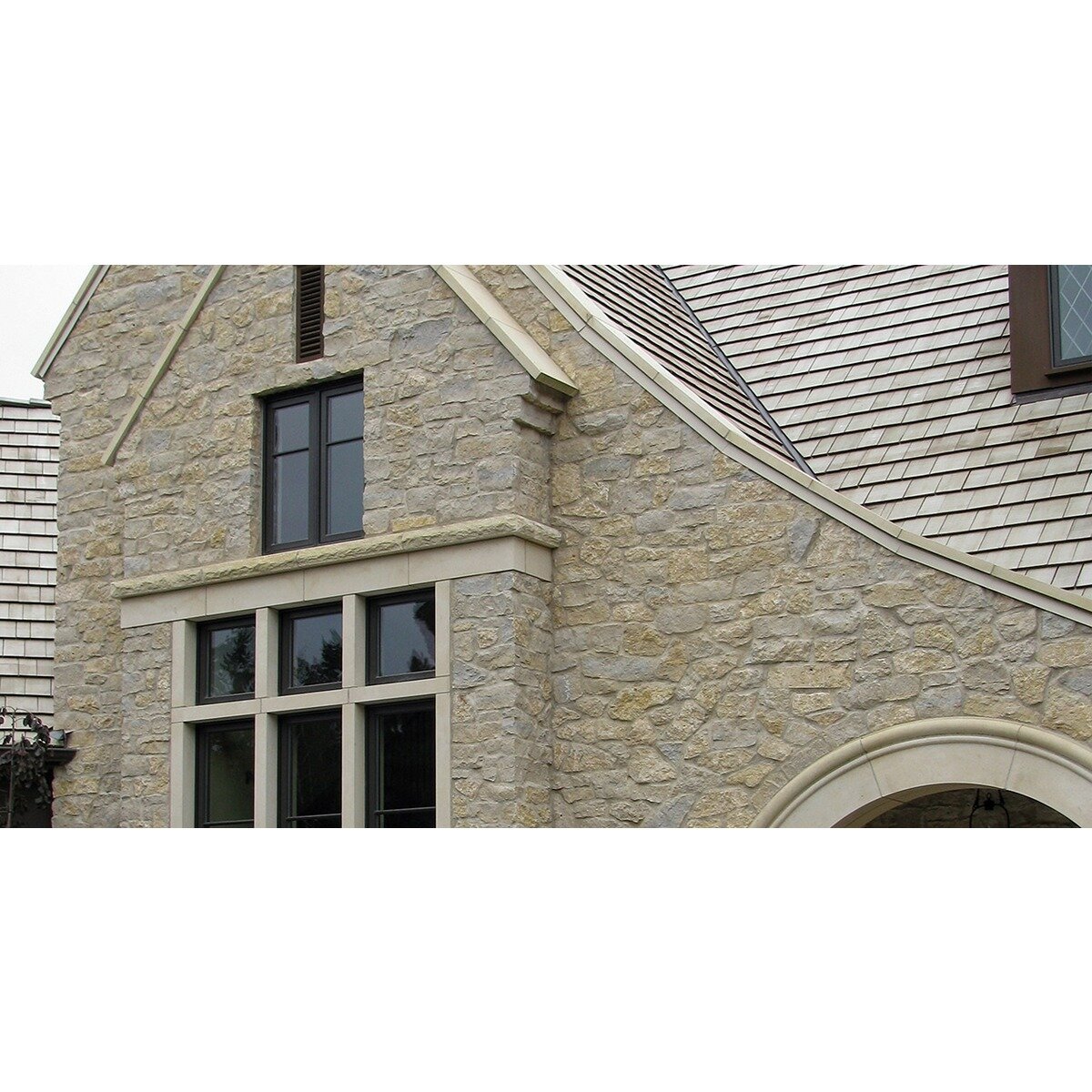 Building Stone Cream Limestone (4 in. Chopped) 4/6/8 Mixed Sawn Height ...