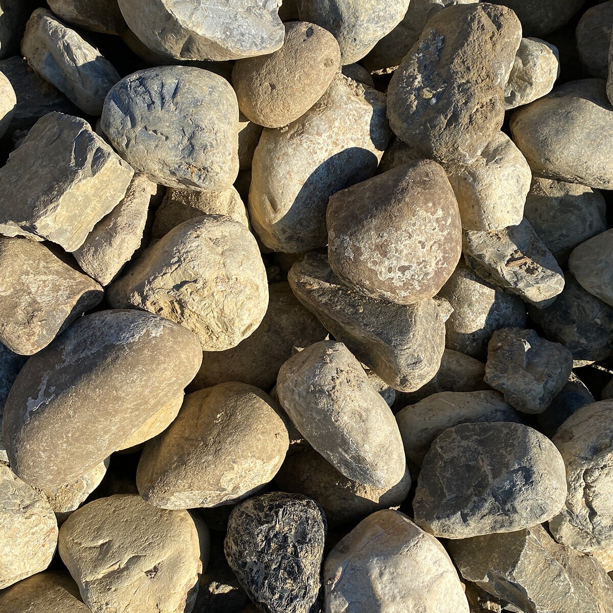 Palletized River Rock Pennsylvania Blend 3 - 5 in | SiteOne US