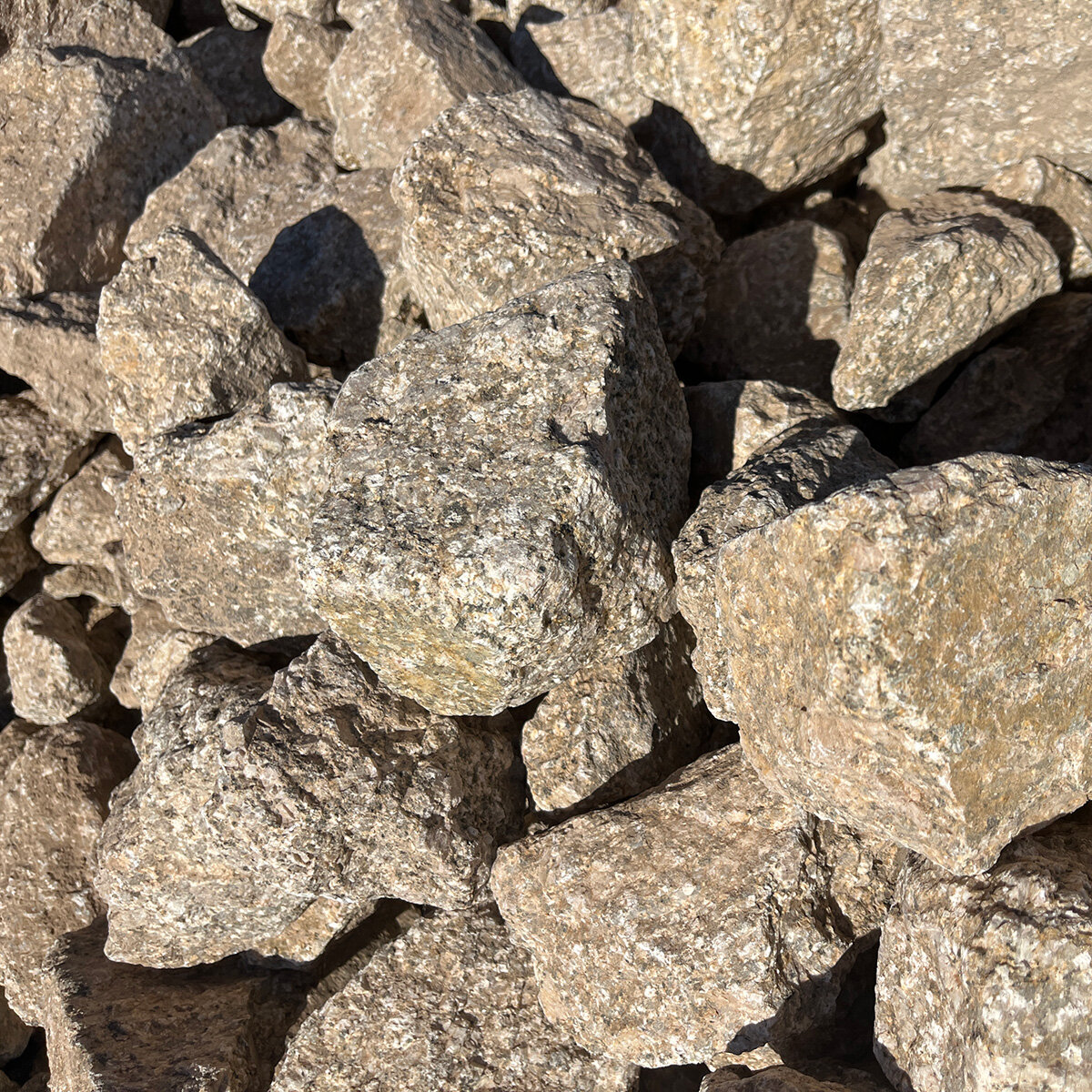 Bulk Pioneer Gold Rip Rap 4 - 8 in | SiteOne US