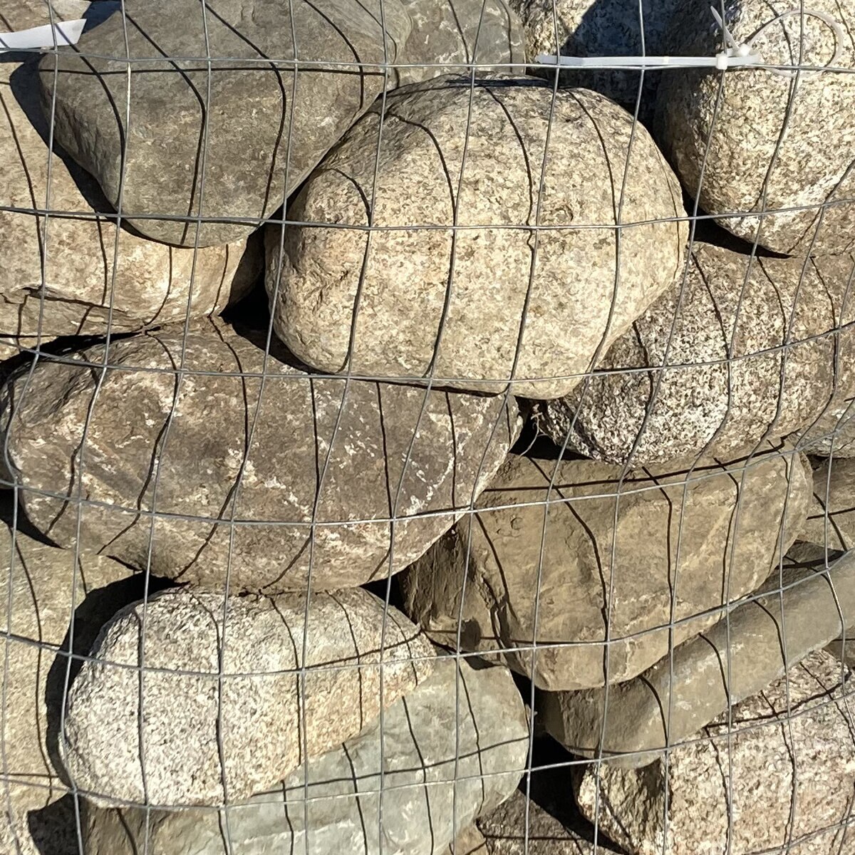 Maine Fieldstone Rounds Gray | SiteOne US