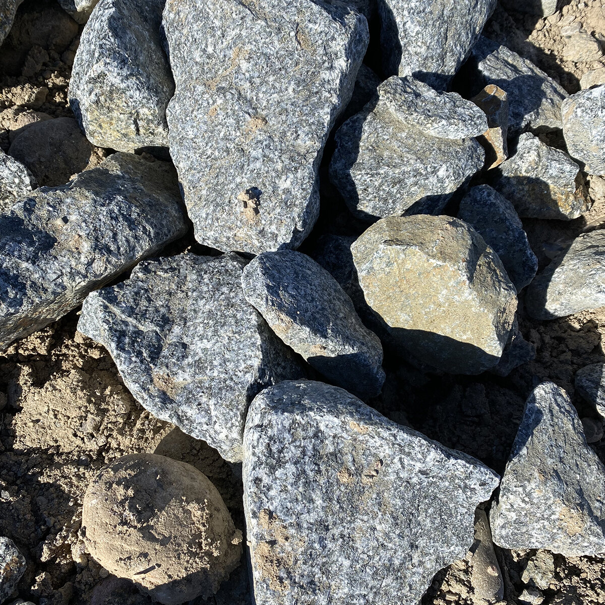 Bulk Blue Mesa Granite Rip Rap | SiteOne US