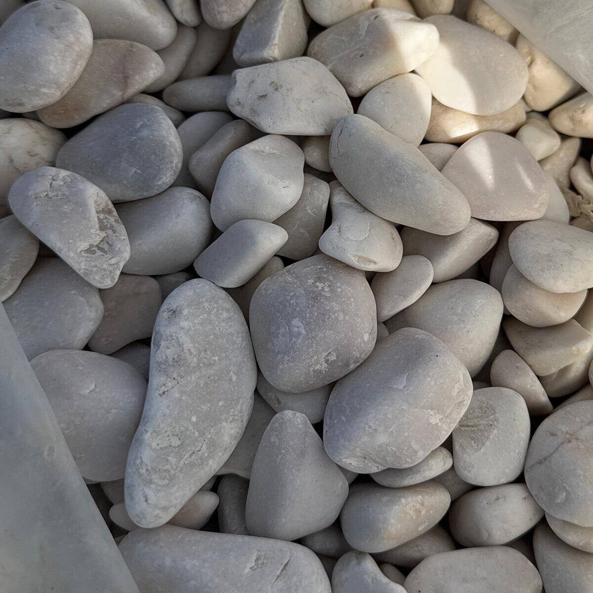 Bagged Snow White Pebbles 1 in. - 2 in. (40 lb. Bag) | SiteOne US