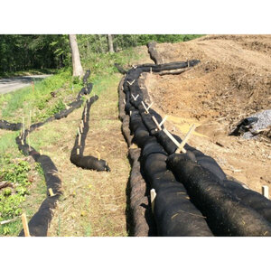 BEG The Big Switch Switchgrass Sock 32 in. x 25 ft. w/ 4 Stakes