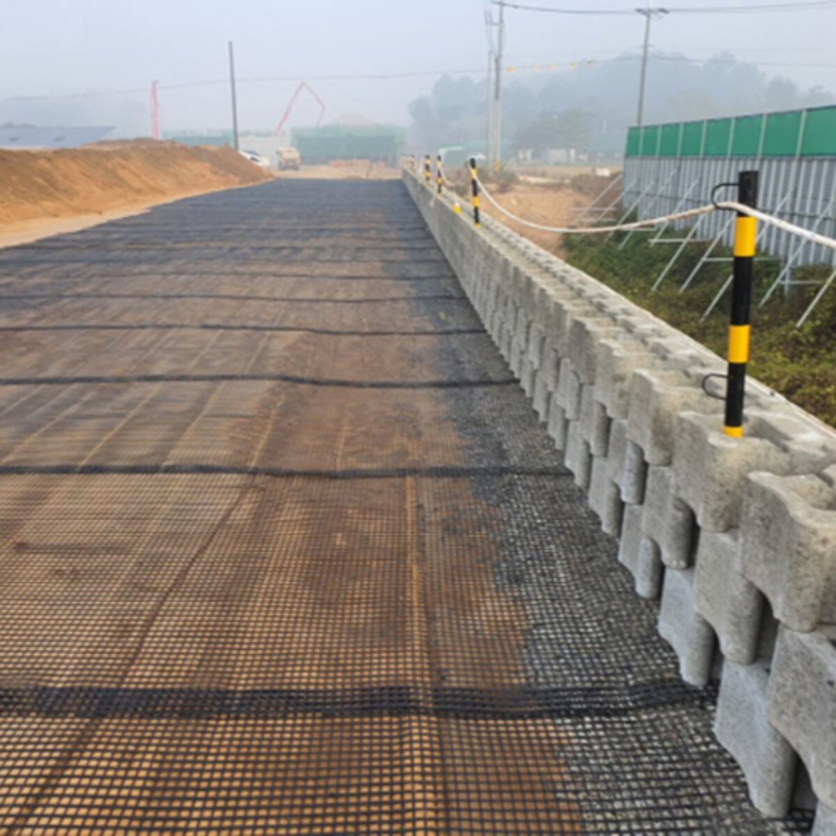 TechFab TGU-80 Uniaxial Retaining Wall Geogrid 6.23 ft. x 347 ft. (240 ...
