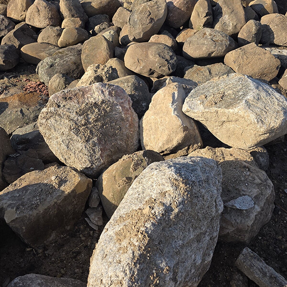 Wisconsin Fieldstone Boulder 16 - 32 in | SiteOne US