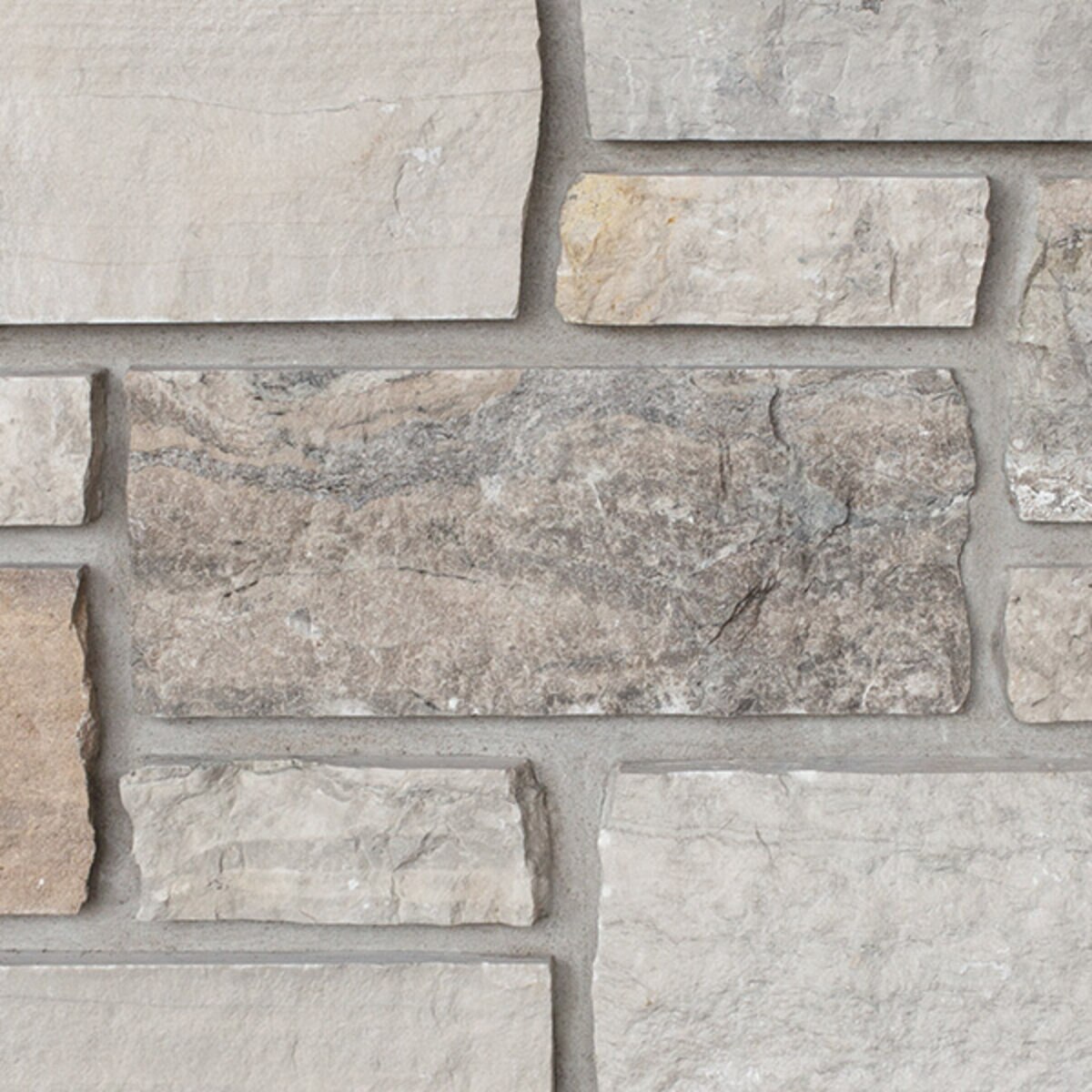 Sawn Thin Veneer Mountain Ridge Random Height Tumbled Corners | SiteOne US