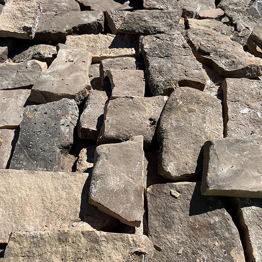 Sawn Thin Veneer Arizona Moss Rock Fieldstone Flats (160 sq. ft