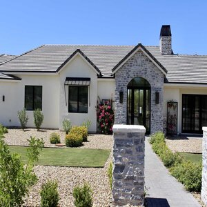 Solstice Sawn Thin Veneer Vancouver Night Corners (100 ln. ft./pallet)