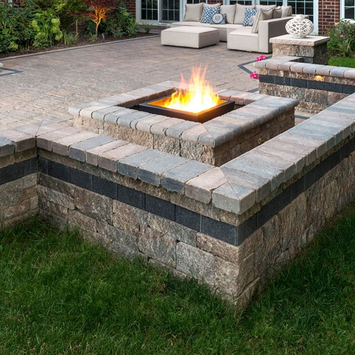 Unilock Estate Wall Block River Blend 6 in. 12-1/2 in. x 6 in. x 9 in ...
