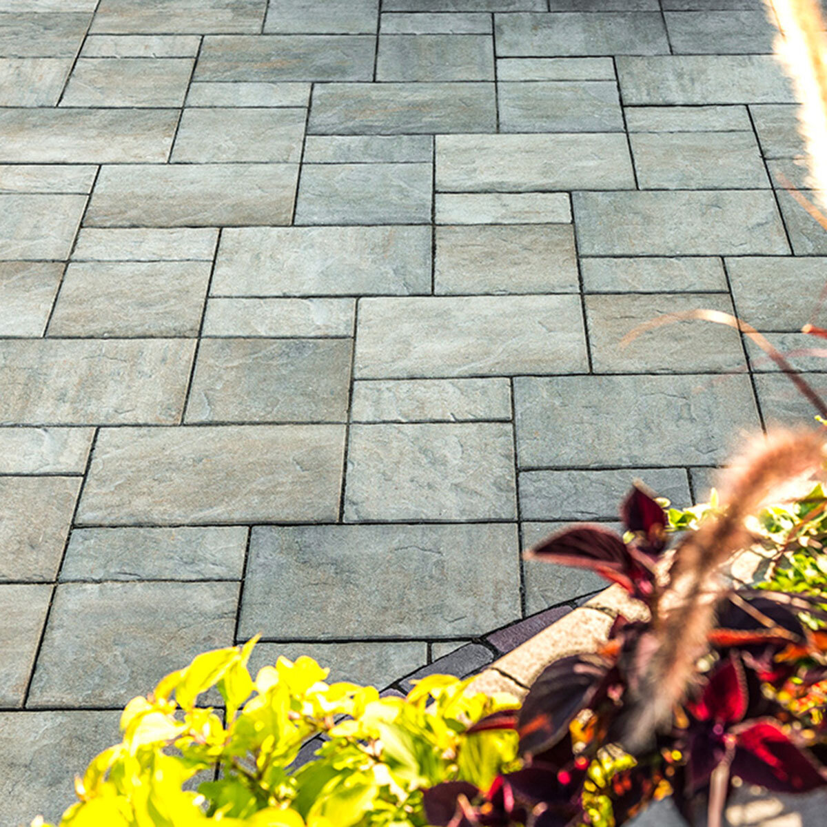Unilock Beacon Hill Flagstone Paver Random Alpine Gray 6 cm (116.57 sq ...