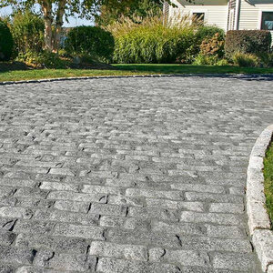 Unilock Tribeca Curb Crystal Basalt (36 pc./pallet)