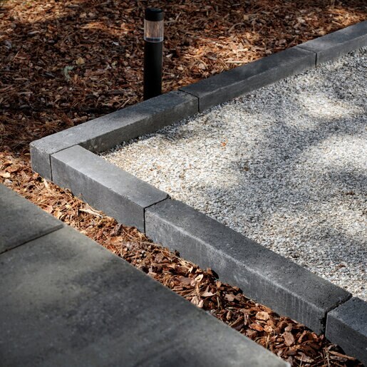 Belgard Melville Curb Dark Charcoal (96 ln. ft./pallet) SiteOne