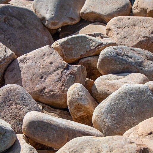 Palletized River Rock Tennessee Flats Medium | SiteOne
