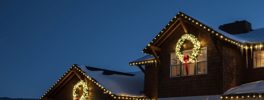 BUY 3 WREATHS,<br>GET THE 4TH FREE