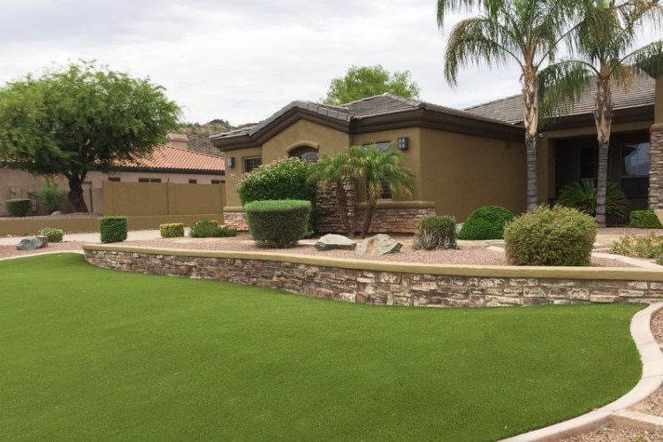 Cómo cotizar con precisión una instalación de césped sintético